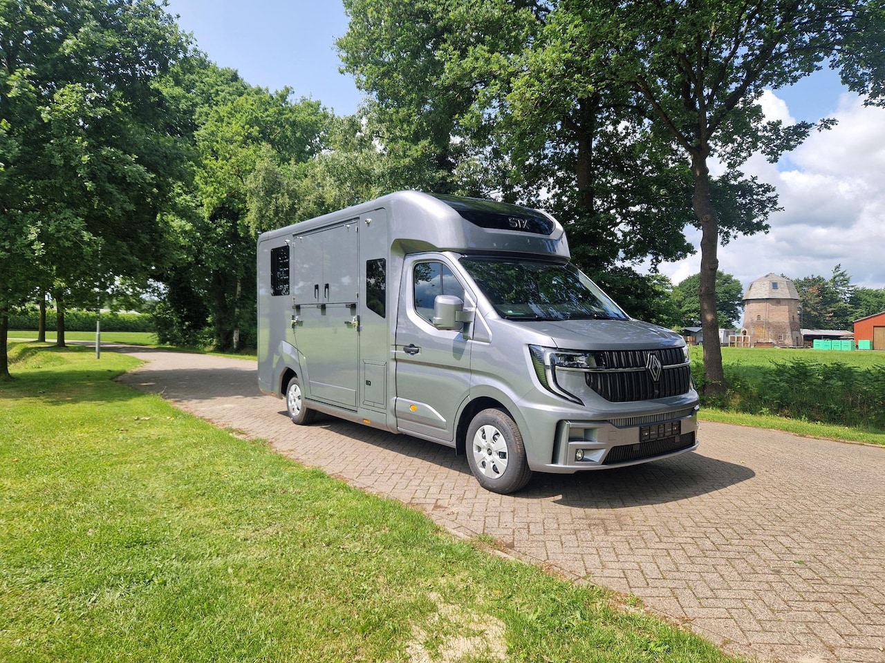 Renault Master Pro - STX 5 pers pro-safety paardenwagen, DEMO model ID 47 - AutoWereld.nl