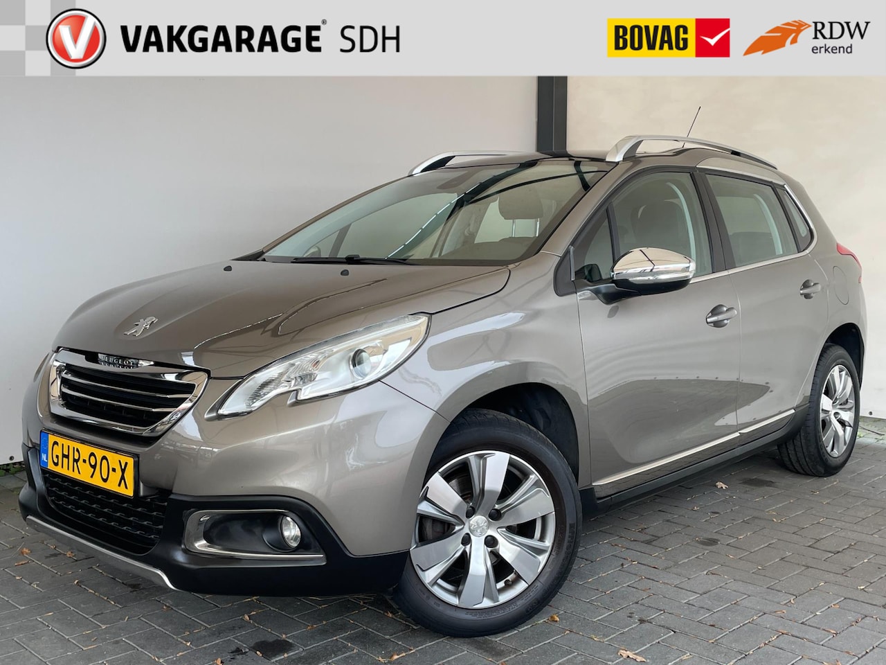 Peugeot 2008 - 1.2 PureTech Allure|Trekhaak|Automaat|Panoramadak - AutoWereld.nl