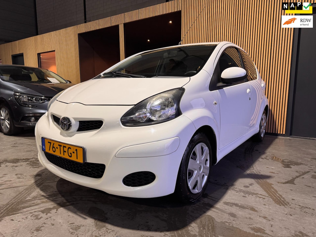 Toyota Aygo - 1.0-12V Comfort Navigator Airco|Navi|Electr. pakket|NAP - AutoWereld.nl
