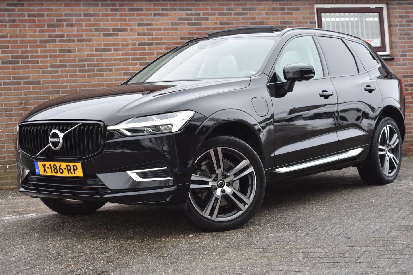 Volvo XC60 - 2.0 T8 Twin Engine AWD Inscription '18 LED Pano Leder NAvi Clima Inruil mogelijk - AutoWereld.nl