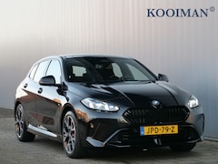 BMW 1-serie - 116 automaat 123pk M Sportpakket Pro Stoelverwarming / Camera / Keyless entry