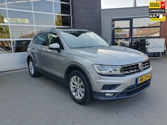 Volkswagen Tiguan - 1.4 TSI 125PK , Comfortline Business, camera, zwenkbare trekhaak, pdc, app connect