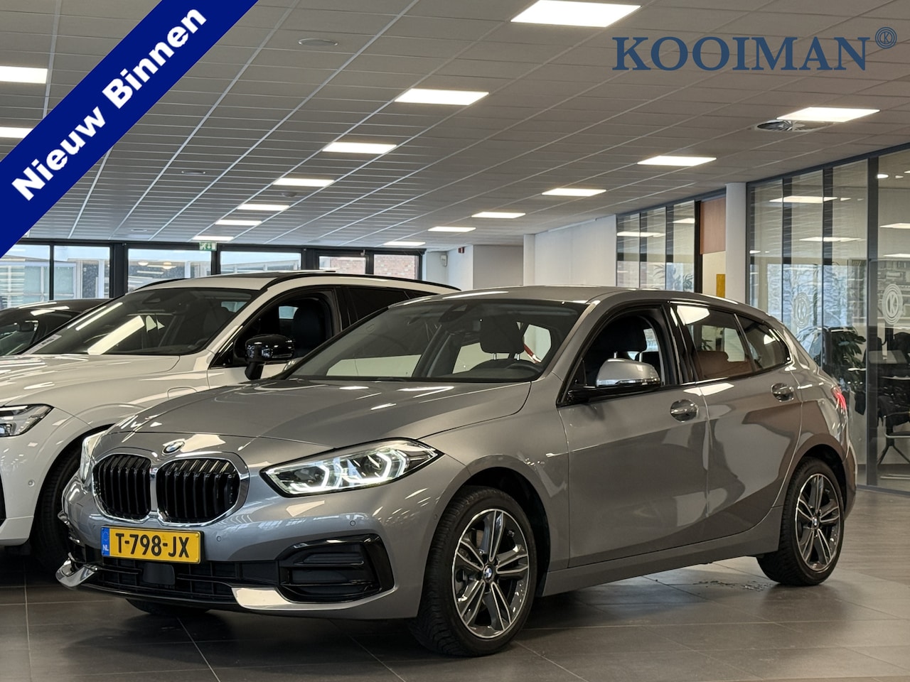 BMW 1-serie - 118i 136 Pk Automaat Navigatie / DAB / Apple Carplay / Camera - AutoWereld.nl