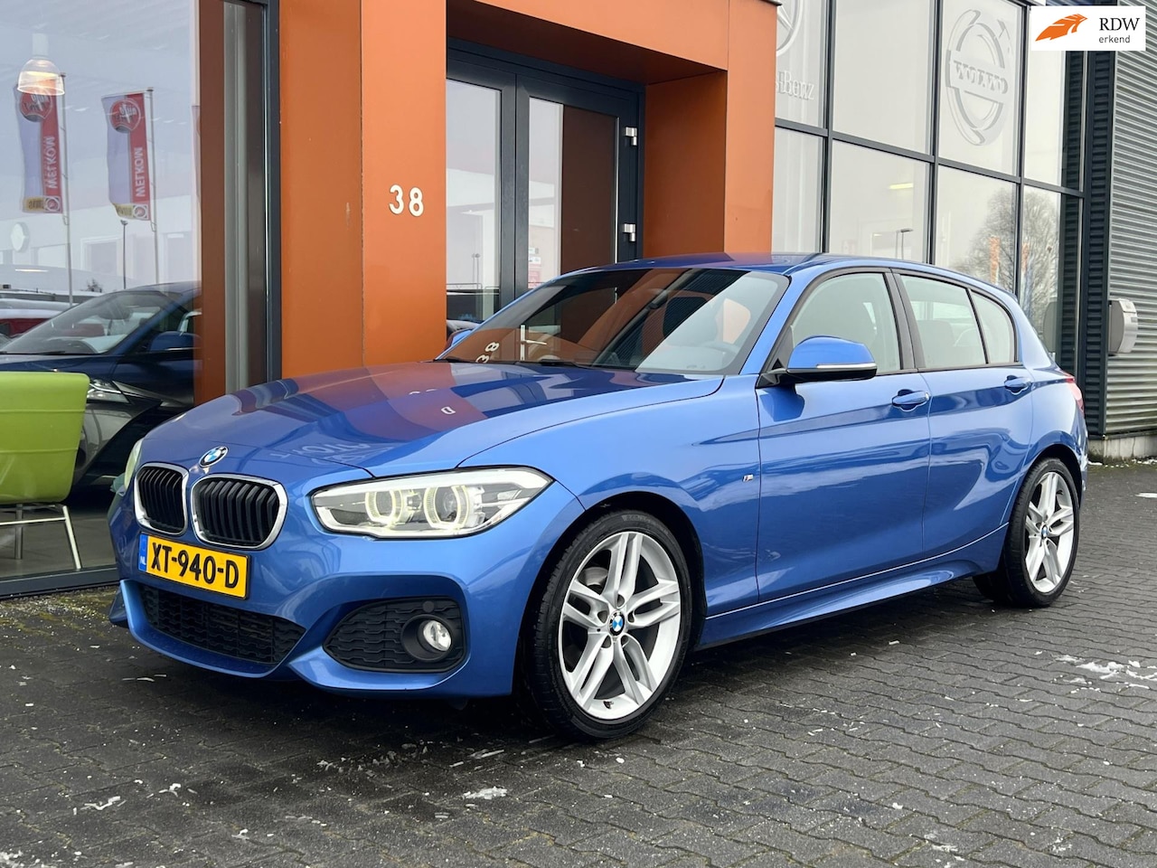 BMW 1-serie - 116i M Sport|LED|Alcantara|Navi|PDC|Bluetooth - AutoWereld.nl