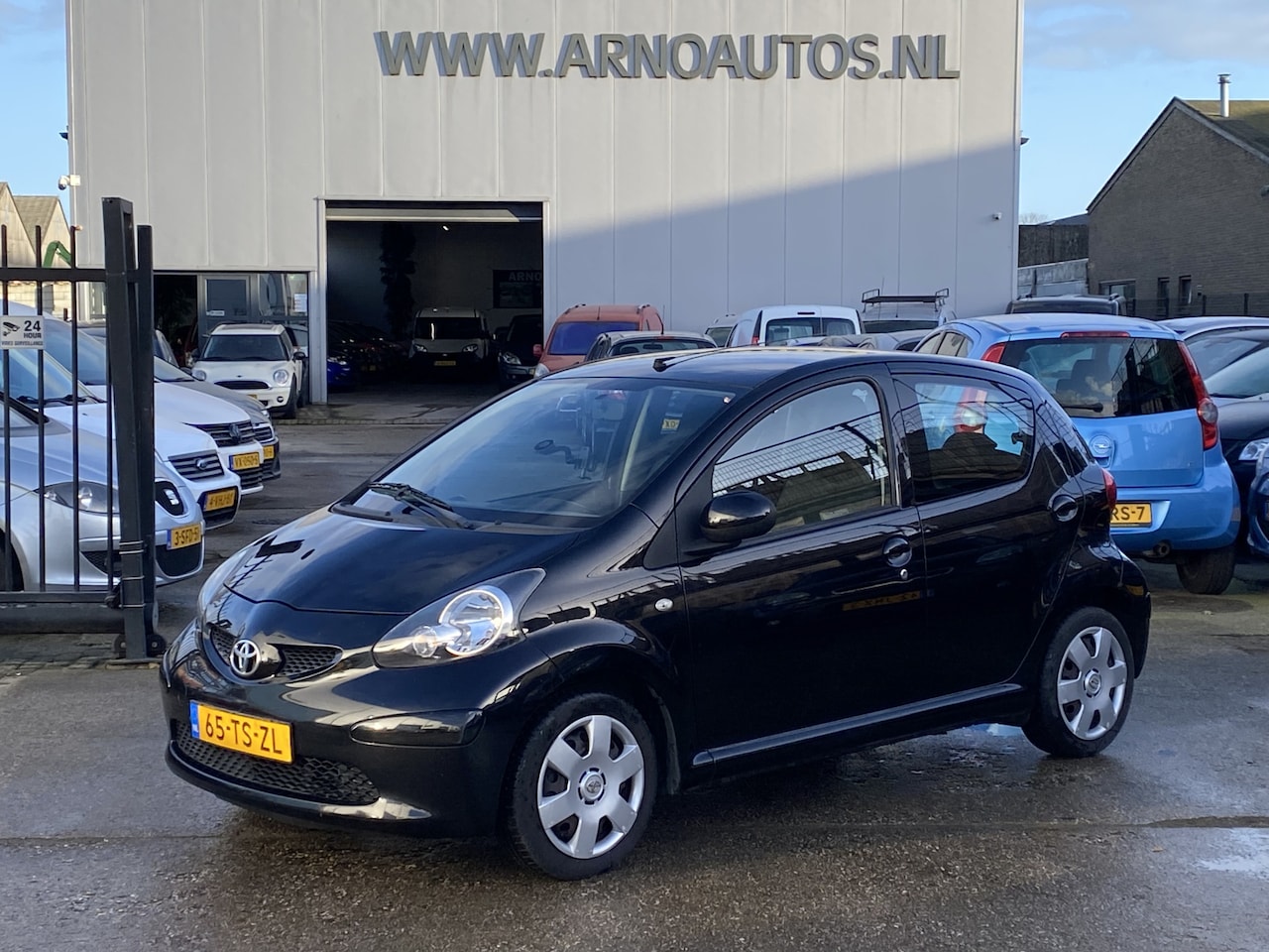 Toyota Aygo - 1.0-12V + 5-DEURS, AIRCO, STUURBEKRACHTIGING, ELEK-RAMEN, ISOFIX, RADIO-CD-MP3-AUX, AIRBAG - AutoWereld.nl