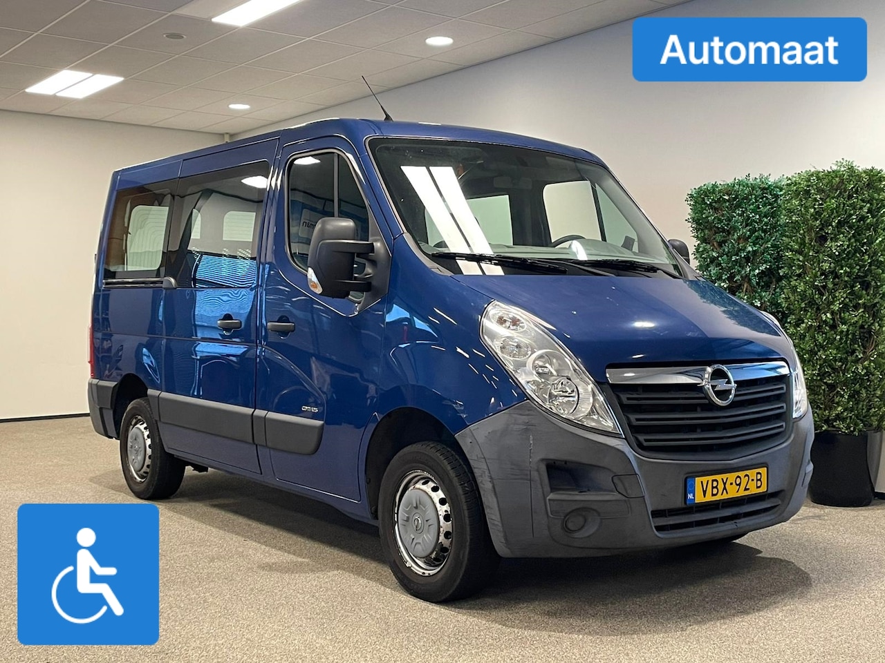 Opel Movano - L1H1 Rolstoelbus - Rolstoel voorin - AutoWereld.nl