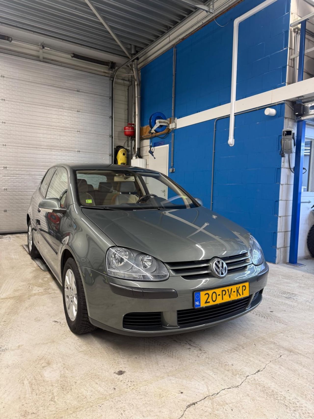 Volkswagen Golf - 1.6 FSI Comfortline NAP - AutoWereld.nl