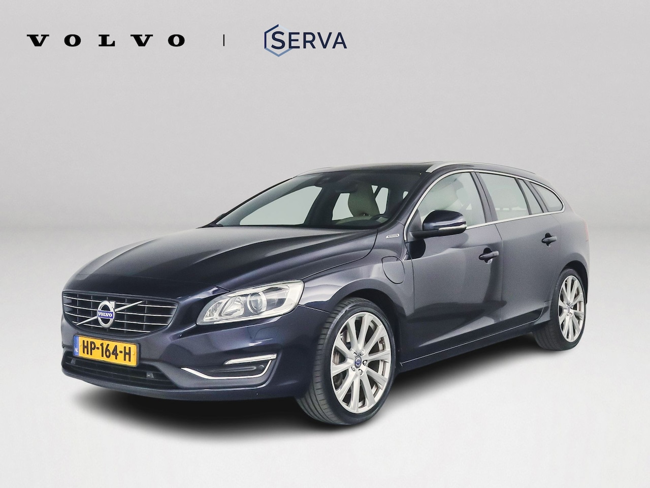 Volvo V60 - D6 Aut. AWD Plug-In Hybrid Summum | Schuif-/kanteldak | Parkeercamera | Stoelverwarming | - AutoWereld.nl