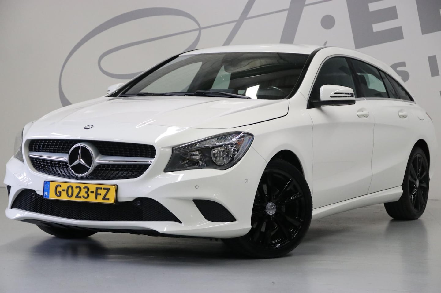 Mercedes-Benz CLA-klasse Shooting Brake - 180/ Sfeerverlichting/ Navigatie - AutoWereld.nl