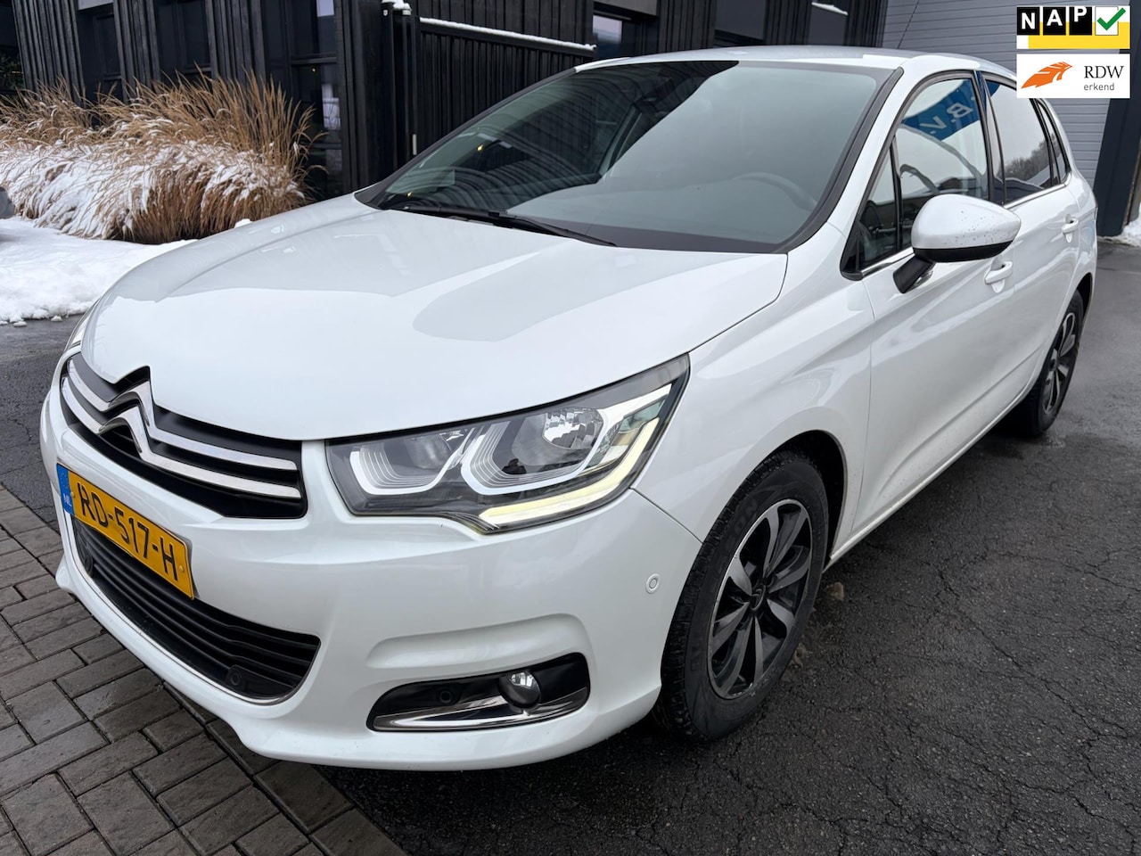 Citroën C4 - 1.2 PureTech Feel Edition / Automaat / Navi / LED / PDC / Trekhaak - AutoWereld.nl