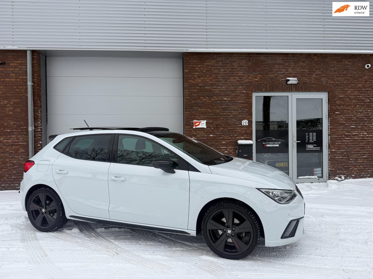 SEAT Ibiza - 1.0 EcoTSI FR|BLACK EDITION|PANO|NAVI|KEYLESS - AutoWereld.nl