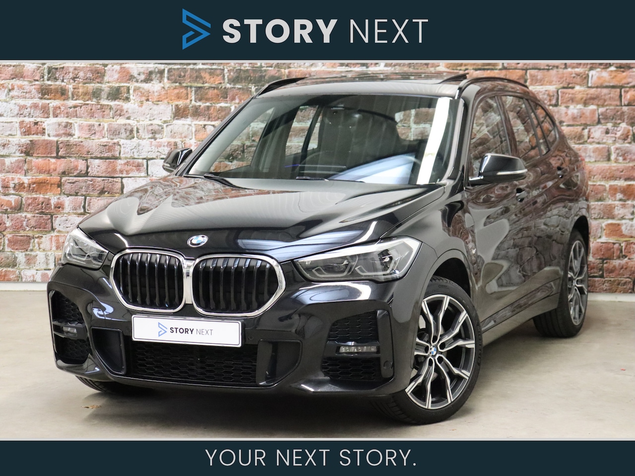 BMW X1 - sDrive20i Business Edition Plus M Sport Pakket Automaat / Trekhaak / Panoramadak / Navigat - AutoWereld.nl