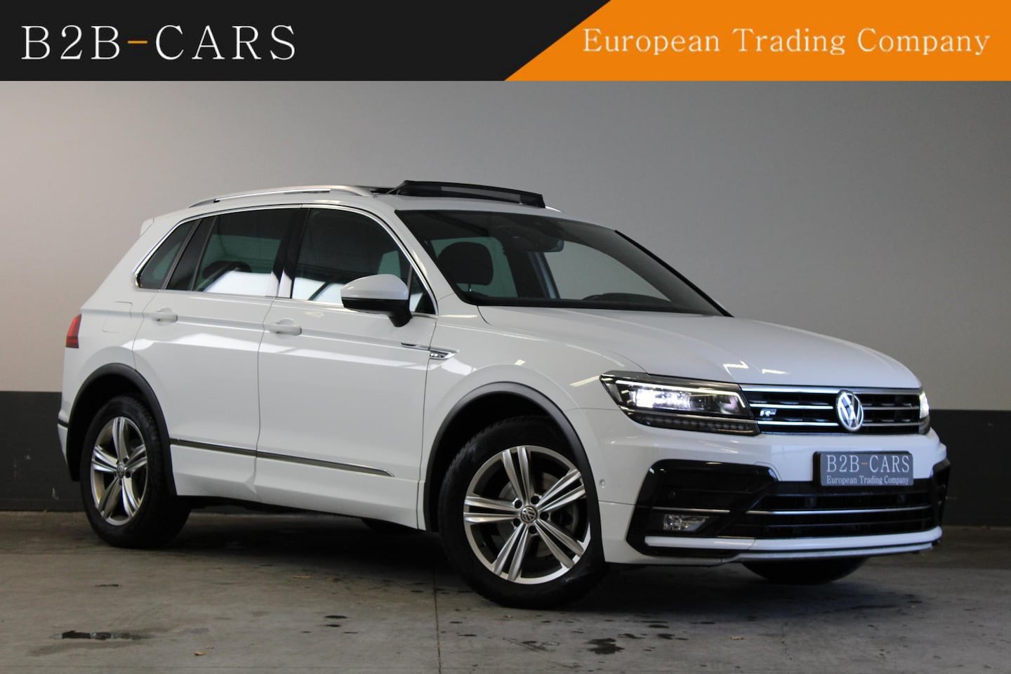 Volkswagen Tiguan - 1.5 TSI DSG R-Line Panorama dak - LED - AutoWereld.nl