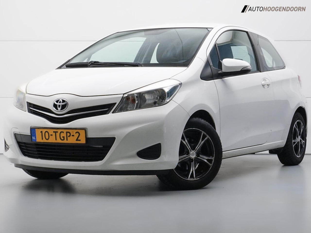 Toyota Yaris - 1.0 VVT-i Aspiration Sport (NAVIGATIE,AIRCO,CAMERA,BLUETOOTH,SPORTSTOELEN,LM-VELGEN,NIEUWE - AutoWereld.nl