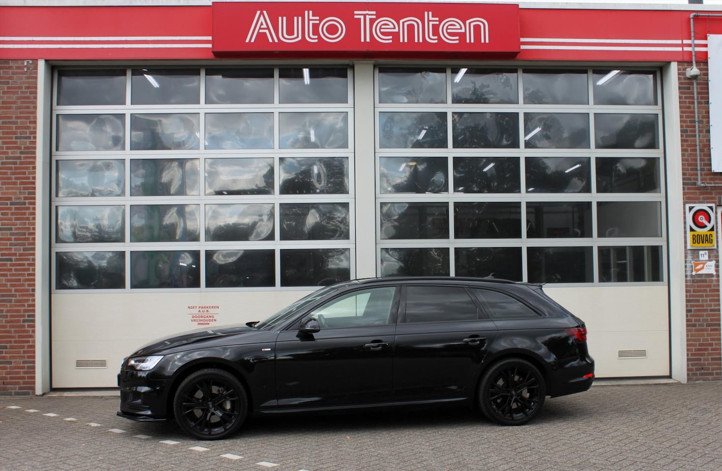 Audi A4 Avant - 2.0 TFSI MHEV 252pk S tronic S Line Black Edition / Panoramadak - AutoWereld.nl