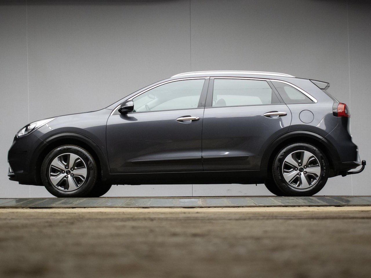 Kia Niro - 1.6 GDi Hybrid DynamicLine Sport (APPLE CARPLAY,NAVI,CAMERA,PDC,CRUISE,TREKHAAK,LED,SPORTS - AutoWereld.nl