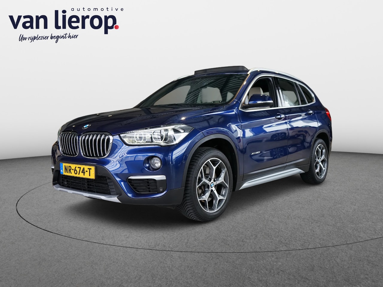 BMW X1 - XDrive20i High Executive PANO | TREKHAAK | H&K | LEDER - AutoWereld.nl