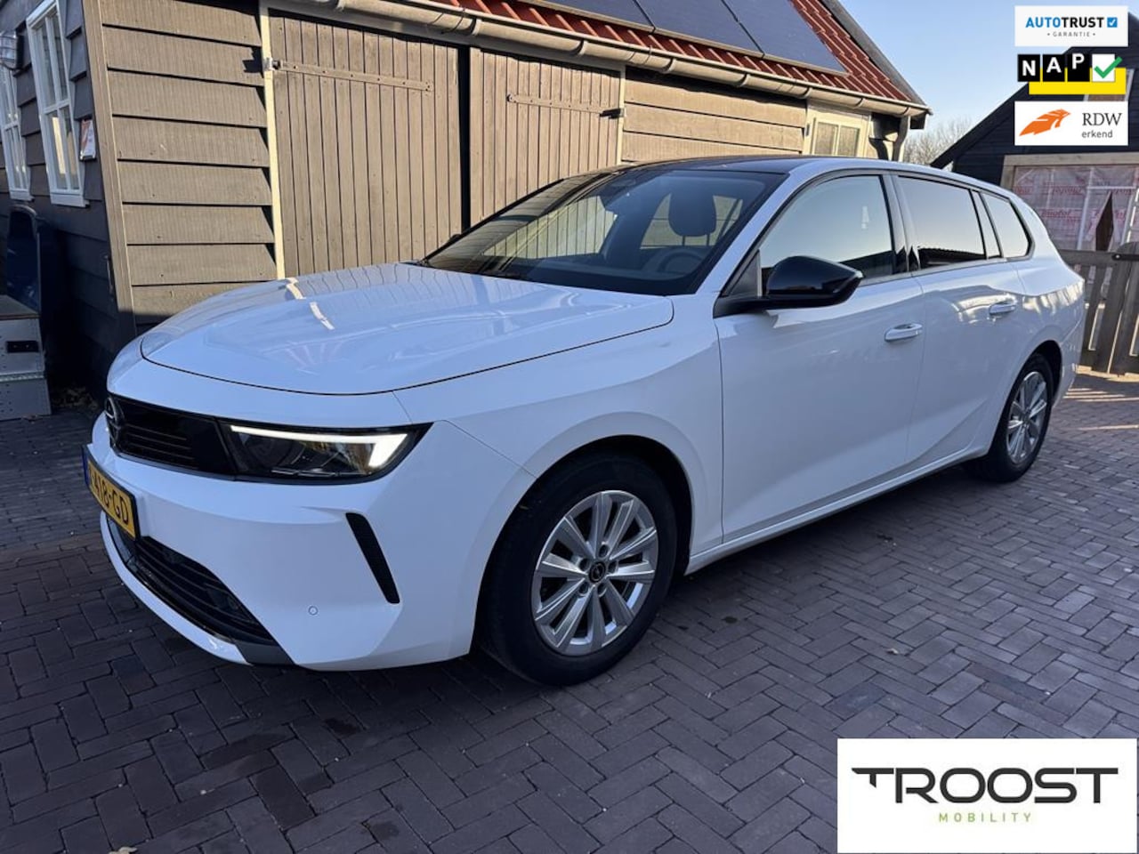 Opel Astra Sports Tourer - 130 PK | Apple Android | Navi | Led | Privacy glas | Zwart dak | Climate control - AutoWereld.nl