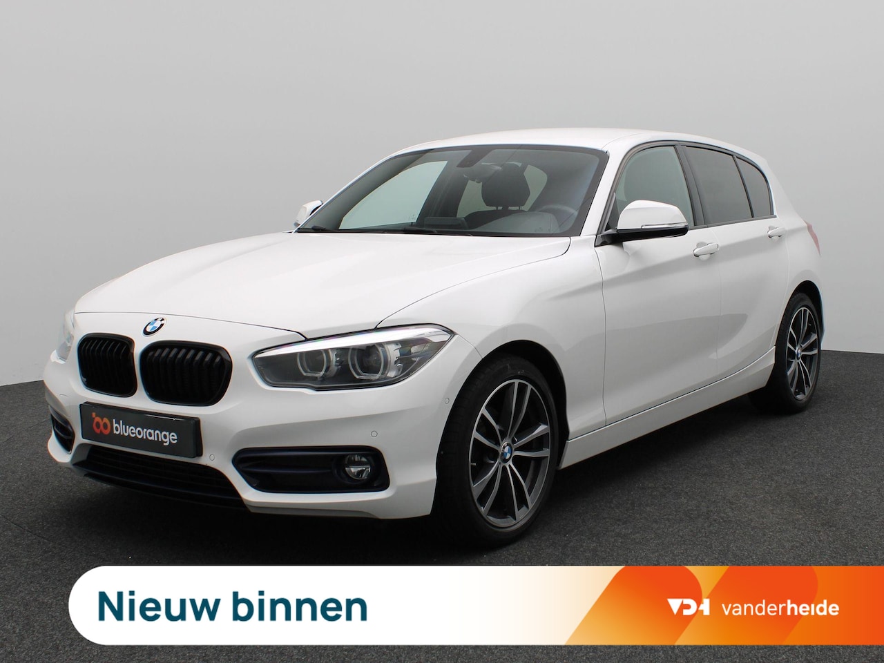 BMW 1-serie - 118i Executive 136PK Aut8 Trekhaak, Achteruitrijcamera, Alarm, Clima, Navi, 17" LM velgen, - AutoWereld.nl