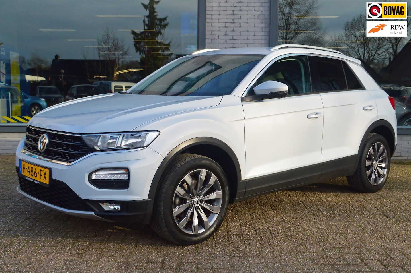 Volkswagen T-Roc - 1.0 TSI Style ADAPTIVE CRUISE|PDC|LMV - AutoWereld.nl