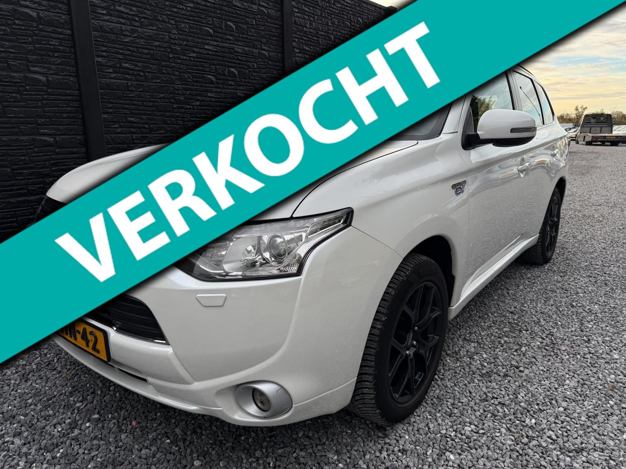 Mitsubishi Outlander - 2.0 PHEV Instyle Camera, Pano, Orgineel NL AUto, NAP. Zeer nettjes - AutoWereld.nl