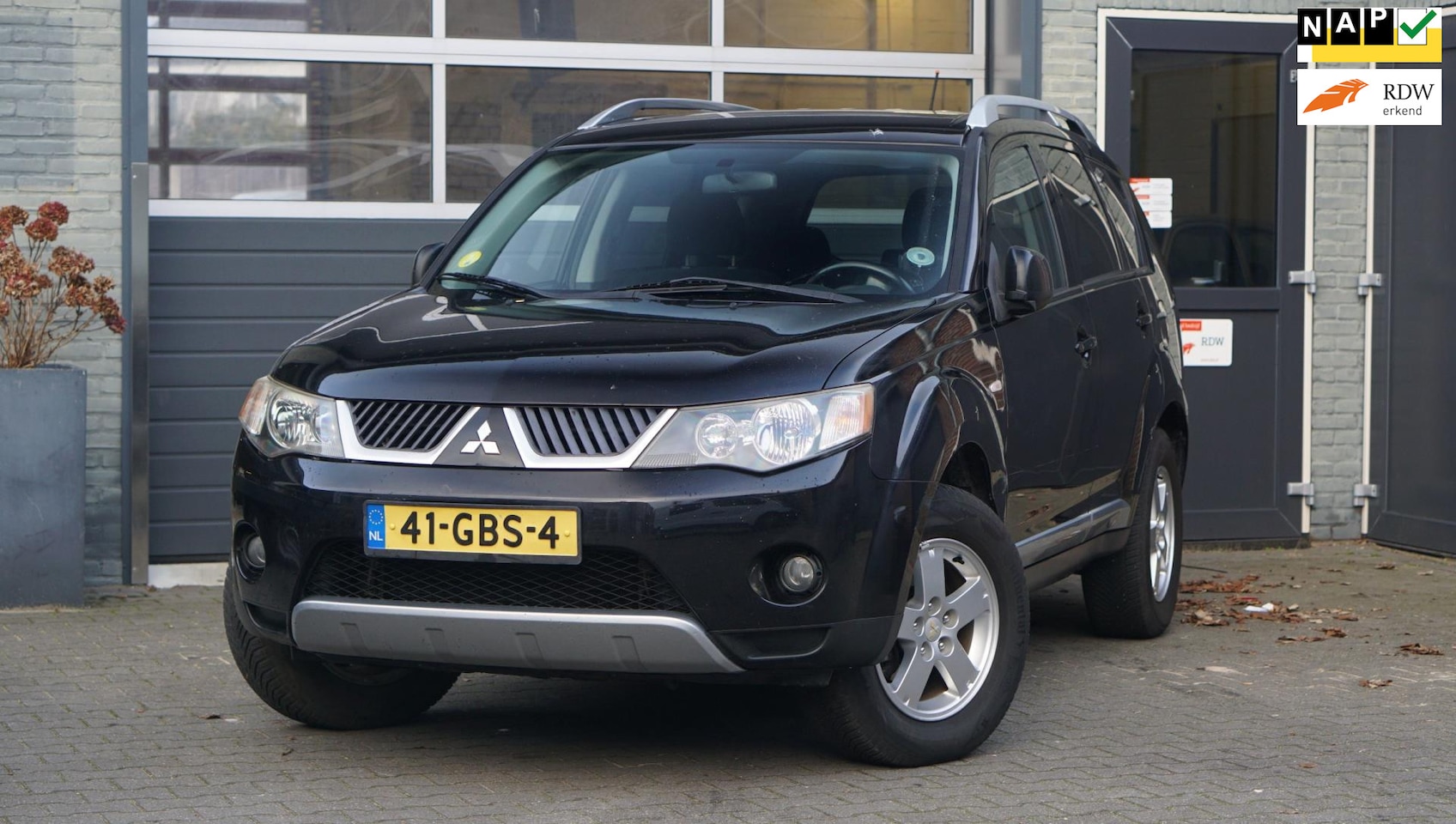 Mitsubishi Outlander - 2.4 Intro Edition 2WD|NAP|Clima|Trekhaak - AutoWereld.nl