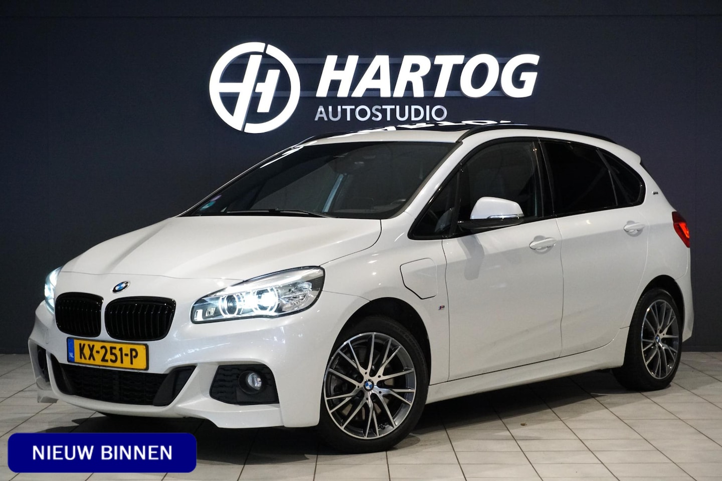BMW 2-serie Active Tourer - 225xe iPerformance High Executive M Performance + PANO / LEDER / HUD - AutoWereld.nl