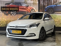 Hyundai i20 - 1.0 T-GDI Black Edition Navi, Camera, Airco, Cruise, PDC, Trekhaak, LM Velgen, N.A.P, 101p