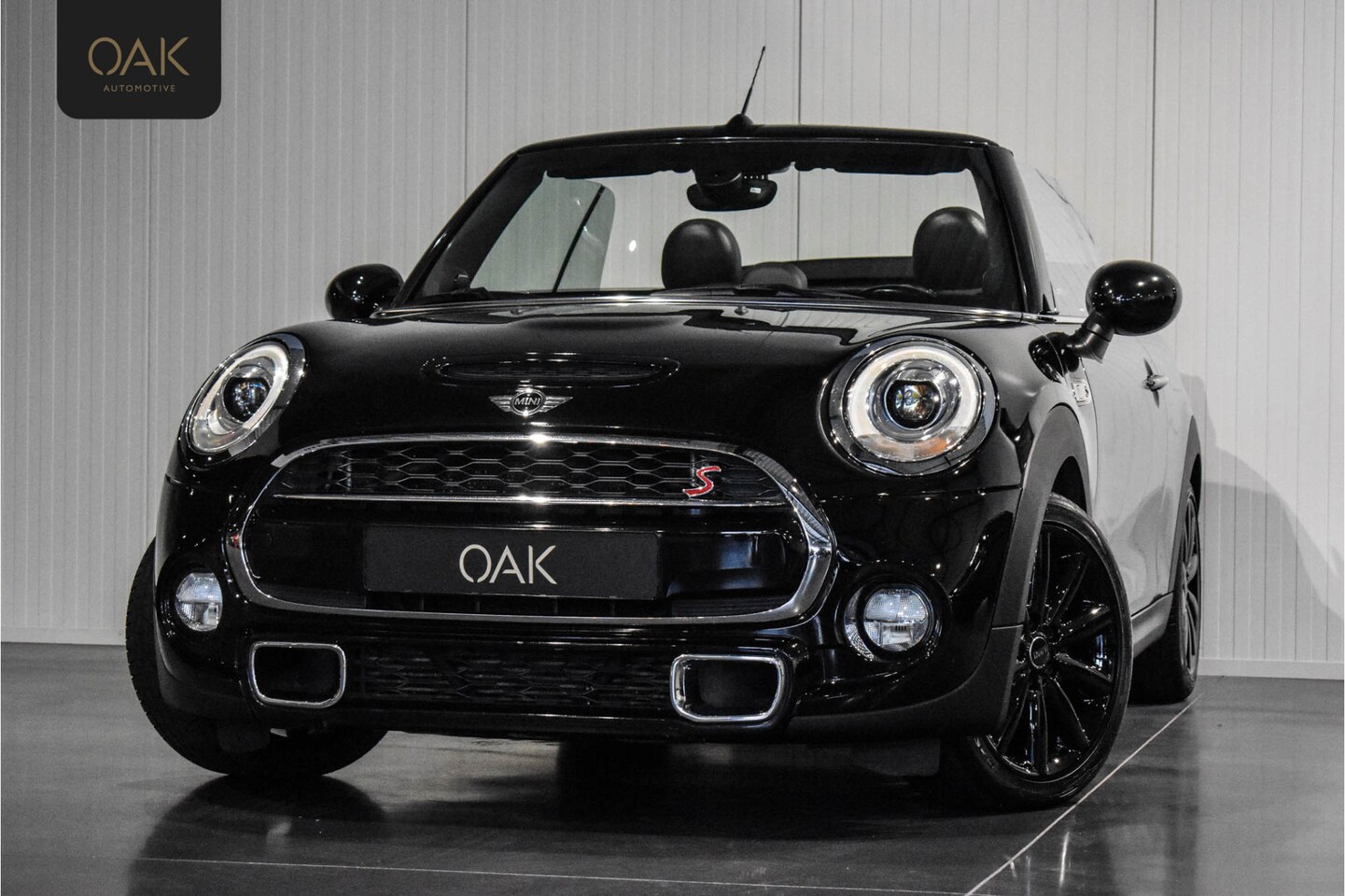 MINI Cabrio - 2.0 Cooper S Aut. | Navigatie | Leder | H&K | PDC | LED | 17"LM | Midnight Black - AutoWereld.nl