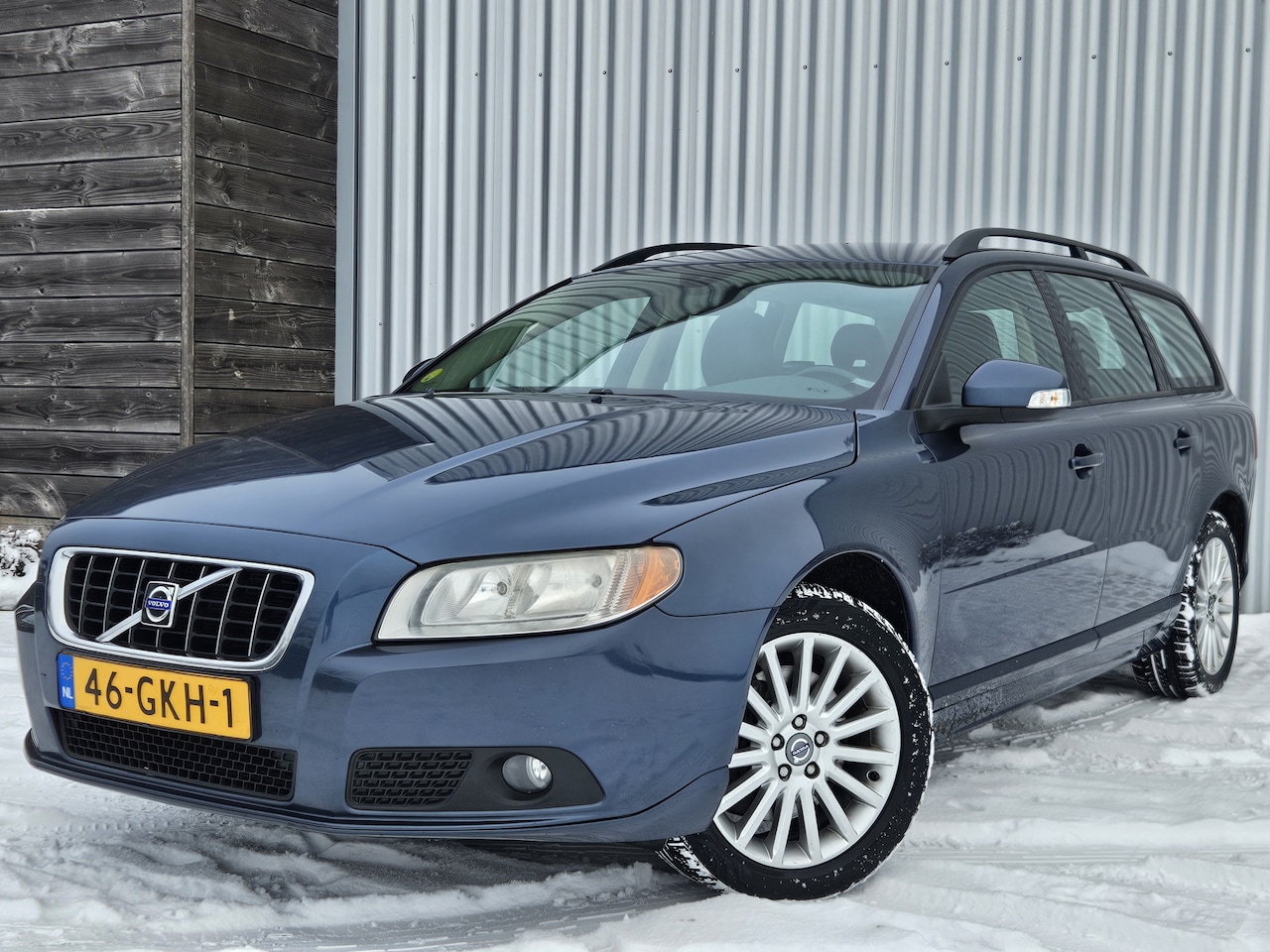 Volvo V70 - 2.5T 5-Cilinder /Stoelverwarming/LeerCruise/Trekhaak! - AutoWereld.nl