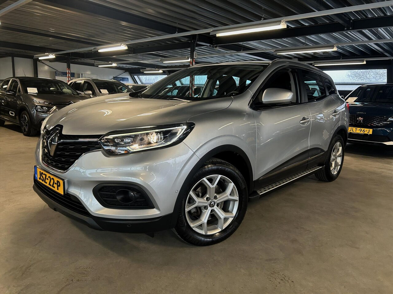 Renault Kadjar - TCe 140pk Life, Carplay, Trekhaak, Dealeronderhouden - AutoWereld.nl