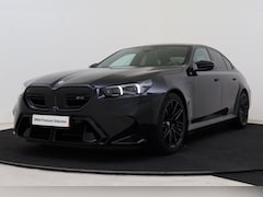 BMW M5 - 5 Serie Automaat / Panoramadak / Trekhaak / M Carbon-keramische remmen / Bowers & Wilkins