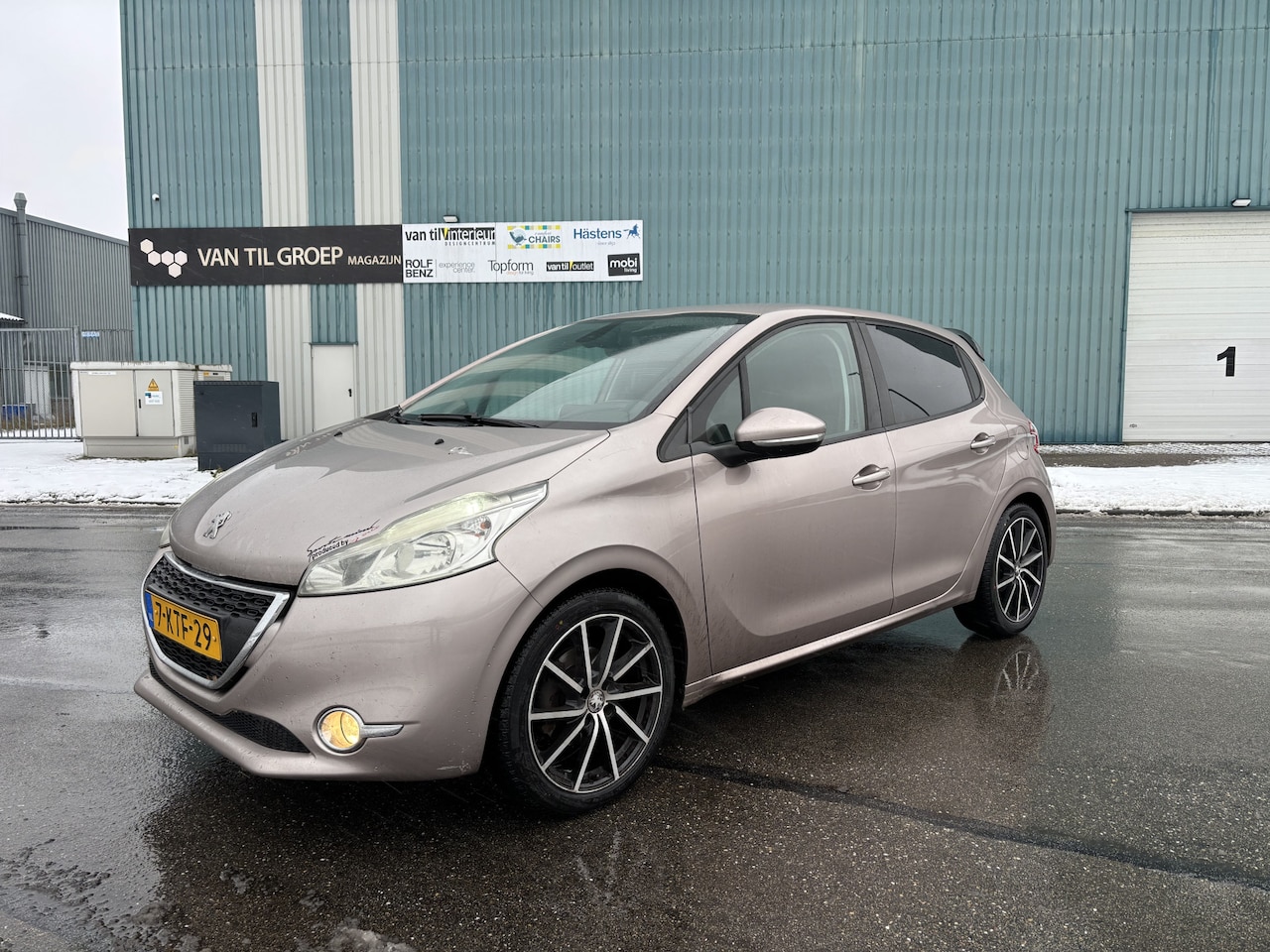 Peugeot 208 - 1.2 VTi Envy 5-Deurs 82 PK. Zuinige en zeer fijn rijdende auto !!! - AutoWereld.nl