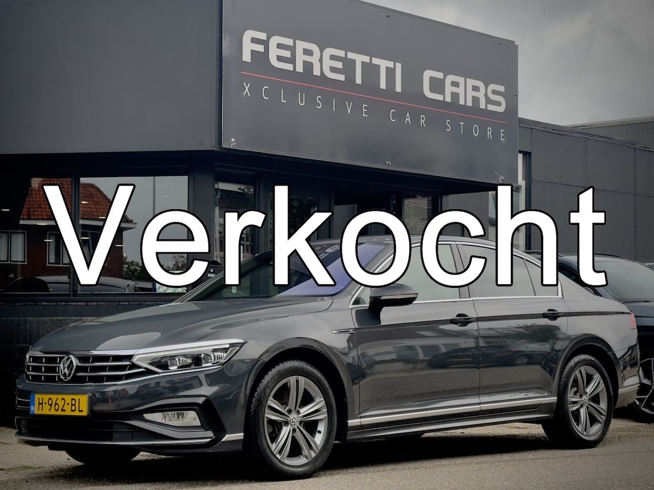 Volkswagen Passat - 1.5 TSI AUT7 ELEGANCE R-LINE 112D.KM! LEDER NAVI CAMERA DIGI-DASH APPLE-CARPLAY LED LMV PD - AutoWereld.nl