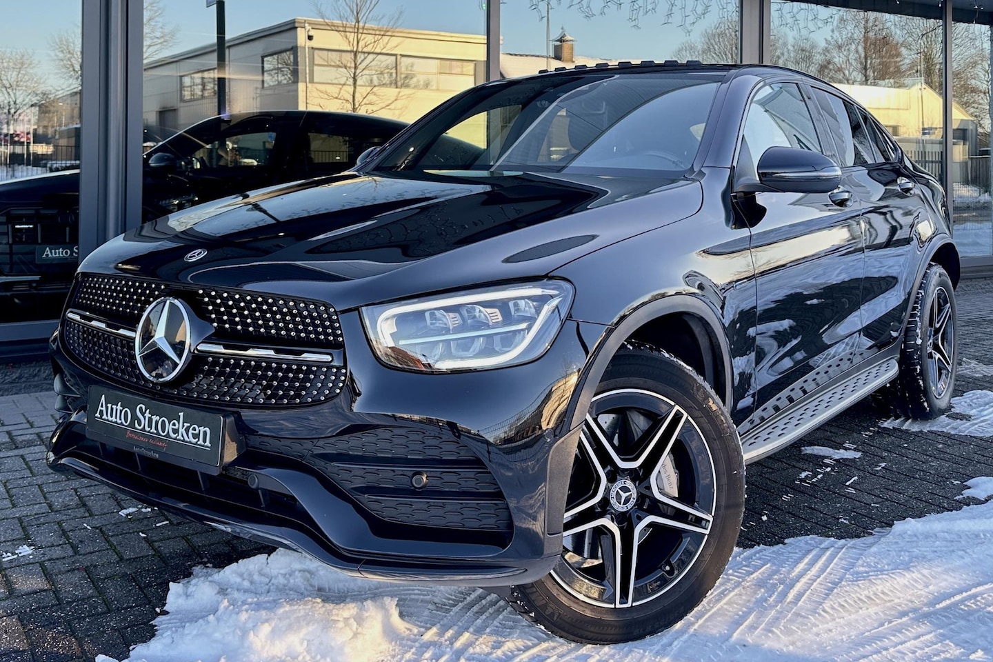 Mercedes-Benz GLC-klasse Coupé - 300e 4MATIC AMG Night Panorama Trekhaak Sfeer - AutoWereld.nl