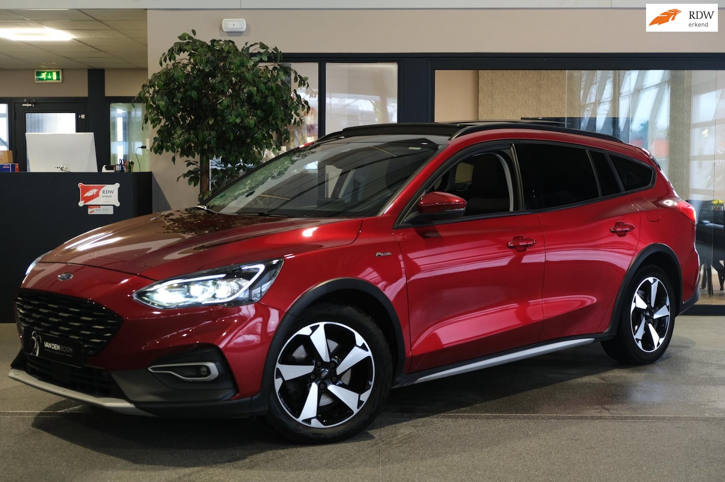 Ford Focus Wagon - 1.5 EcoBoost Active 150 PK Pano Navi Led Cam Cruise - AutoWereld.nl