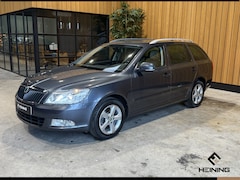 Skoda Octavia Combi - 1.2 TSI Elegance Business Line Automaat. Leder. Trekhaak. Navi
