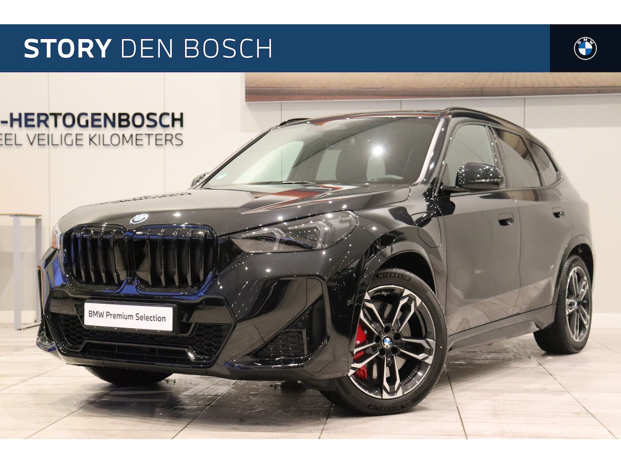 BMW X1 - xDrive30e High Executive M Sport Automaat / Panoramadak / Trekhaak / Sportstoelen / Head-U - AutoWereld.nl