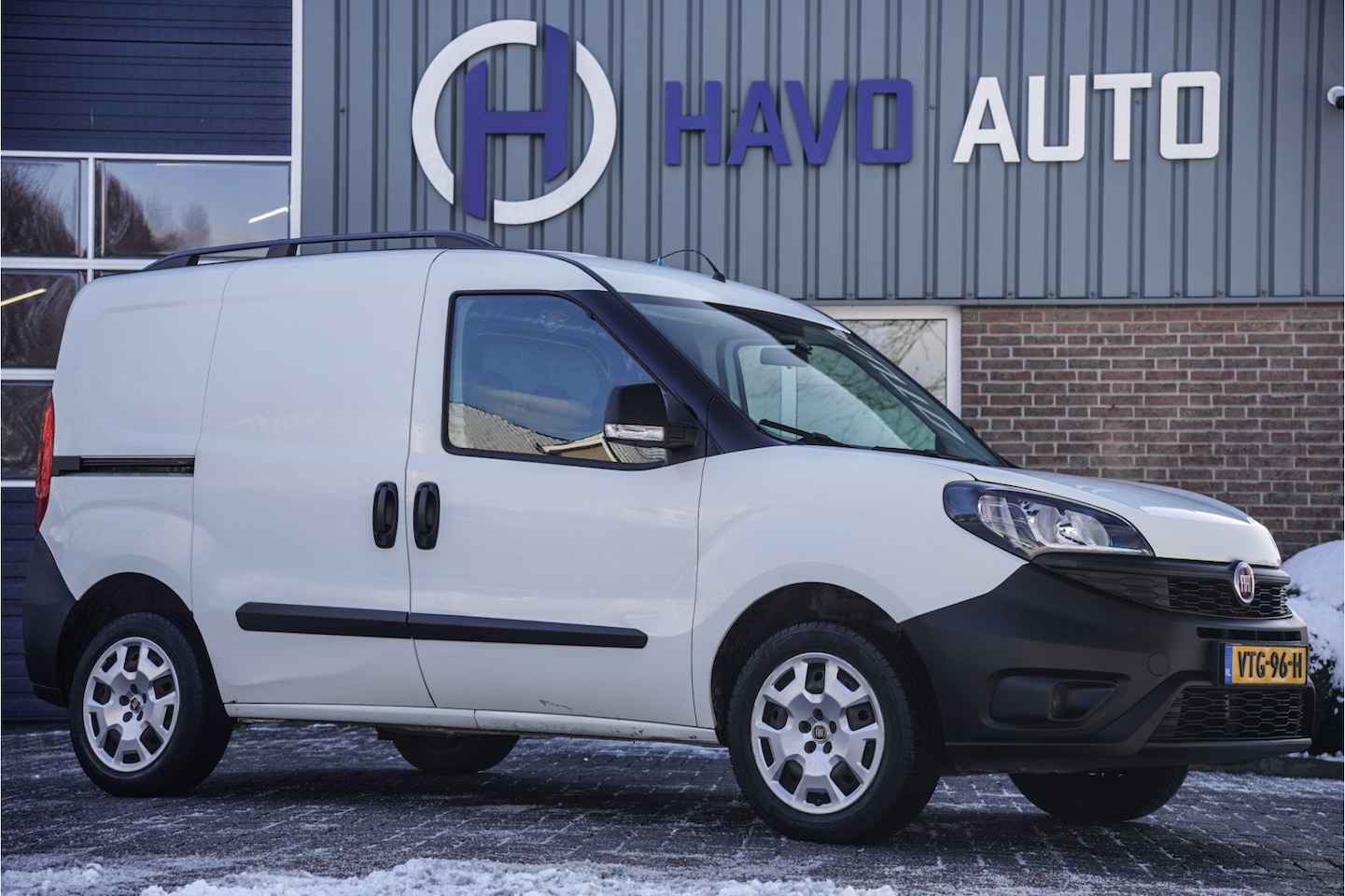 Fiat Doblò Cargo - 1.4 Benzine L1, AIRCO, TREKHAAK, BTW-VRIJ / MARGE - AutoWereld.nl