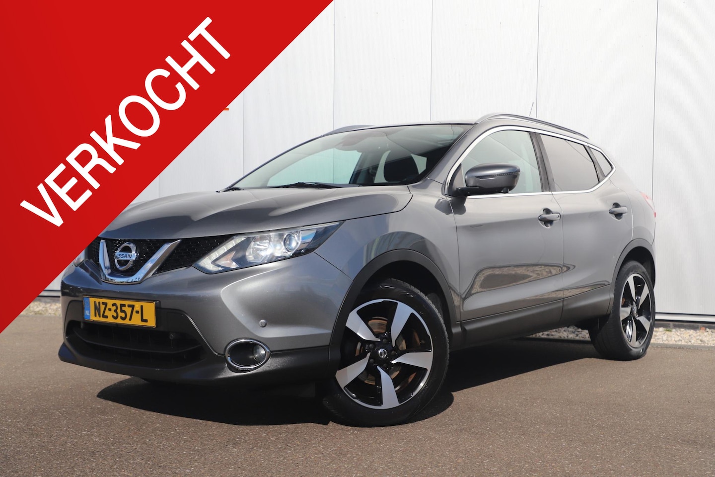 Nissan Qashqai - 1.2 N-Connecta Panoramadak Keyless 18 inch Navigatie 360 Camera Clima Cruise Getint Glas B - AutoWereld.nl