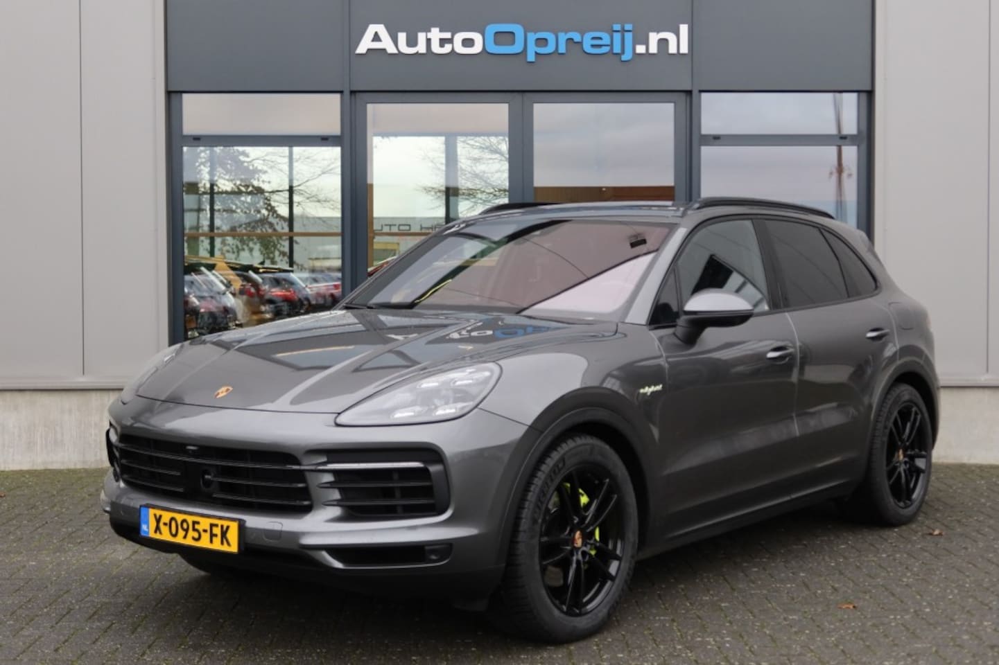 Porsche Cayenne - 3.0 E-Hybrid Platinum Edition Chrono, Pano dak, Trekhaak, Luchtvering, Bose - AutoWereld.nl