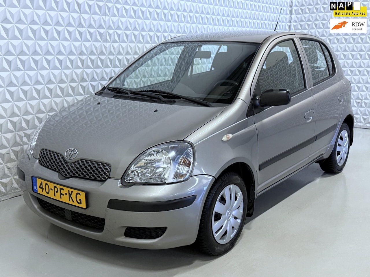 Toyota Yaris - 1.3 VVT-i Idols 5-deurs AIRCO / 176.000km (2004) - AutoWereld.nl