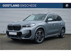 BMW iX1 - xDrive30 M Sport / Achteruitrijcamera / Sportstoelen / M Adaptief onderstel / Comfort Acce