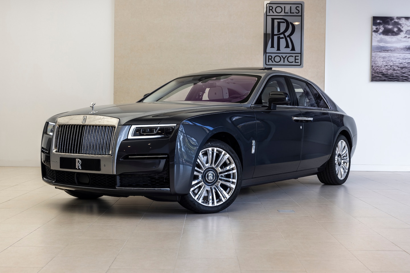 Rolls-Royce Ghost - Two-tone 6,75l V12 - AutoWereld.nl