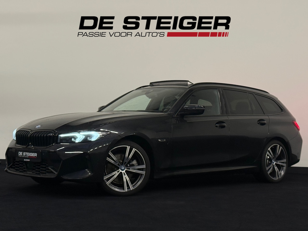 BMW 3-serie Touring - 330e xDrive Pano Leder Memory Headup Facelift - AutoWereld.nl