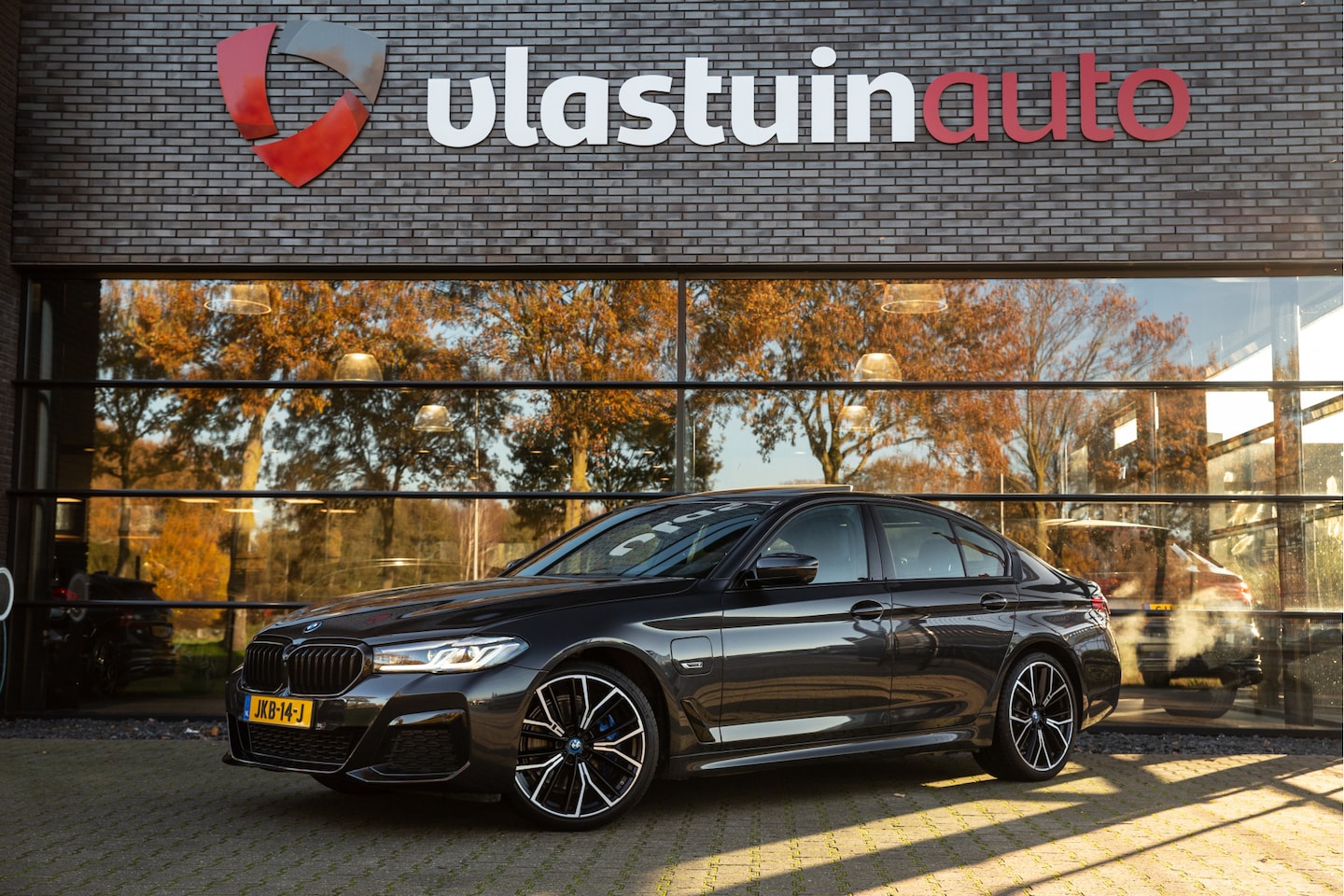 BMW 5-serie - 530e Business Edition M-sport | Panoramadak, Harman/Kardon, Keyless entry, - AutoWereld.nl