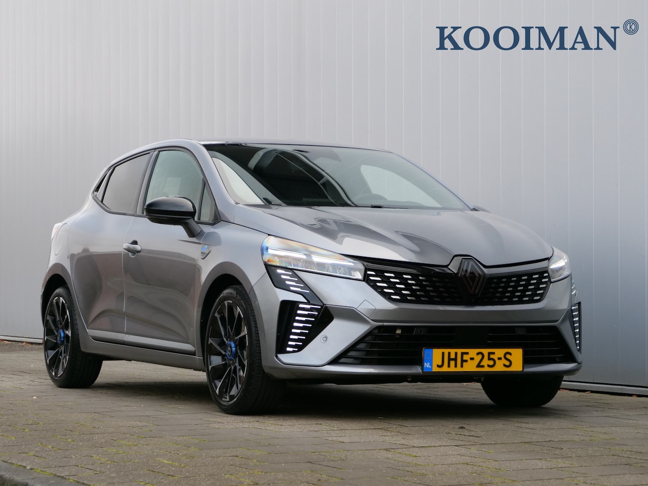 Renault Clio - 1.6 E-Tech Full Hybrid 145 Pk esprit Alpine Automaat Navi / DAB / Camera / Apple Carplay - AutoWereld.nl