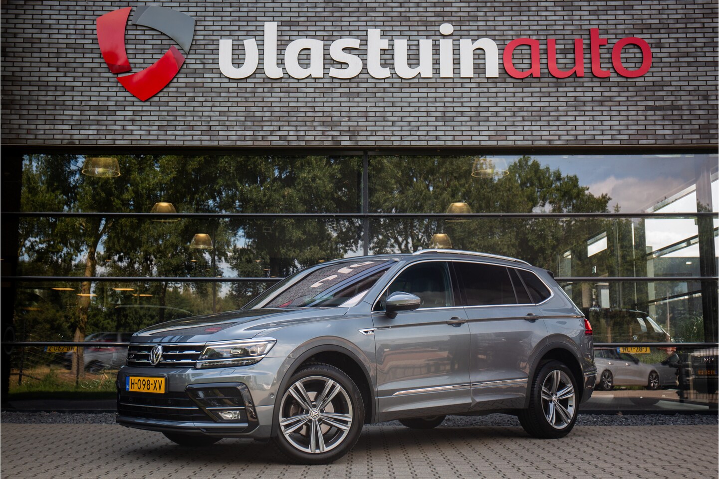 Volkswagen Tiguan Allspace - 1.5 TSI Highline Business R 7p. | 7 persoons, Adaptive cruise, Panoramadak, R-interieur - AutoWereld.nl