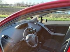 Daihatsu Charade - 1.3 Classic Betreft een volledige Toyota Yaris gebouwd in de Daihatsu fabriek die is overgenomen door