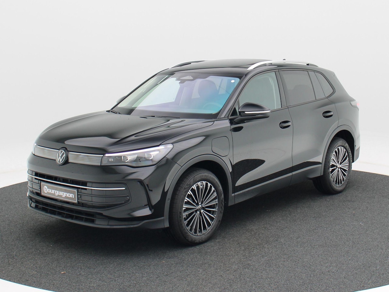 Volkswagen Tiguan - 1.5 eHybrid Life Edition 204 Pk Automaat | Panoramadak | Trekhaak | Virtual Cockpit | LED - AutoWereld.nl